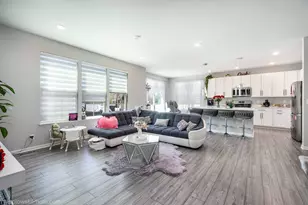 321 S Pointe Ave, South Elgin, IL 60177 - Photo 11