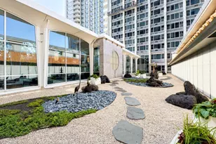 4250 N Marine Dr, Chicago, IL 60613 - Photo 29