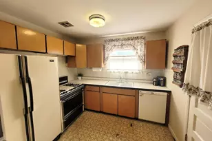 14545 Avers Ave, Midlothian, IL 60445 - Photo 9