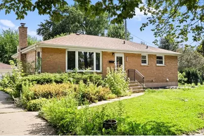 215 E Bryn Mawr Avenue, Roselle, IL 60172 - Photo 1