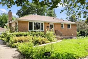 215 E Bryn Mawr Ave, Roselle, IL 60172 - Photo 1
