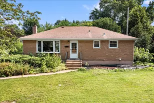 215 E Bryn Mawr Ave, Roselle, IL 60172 - Photo 5