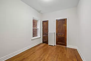 2244 W Argyle St, Chicago, IL 60625 - Photo 9
