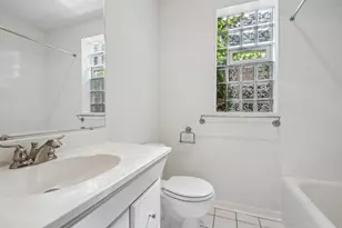 2244 W Argyle St, Chicago, IL 60625 - Photo 15