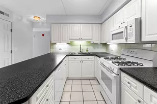 710 Creekside Dr, Mount Prospect, IL 60056 - Photo 9