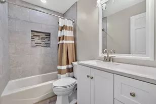 6611 Cape Cove Cir, Crystal Lake, IL 60012 - Photo 5