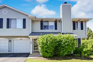385 Coventry Ct, Clarendon Hills, IL 60514 - Photo 1