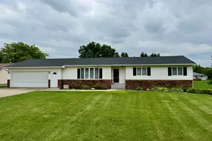 25445 Indian Ridge Rd, Sterling, IL 61081 - Photo 35