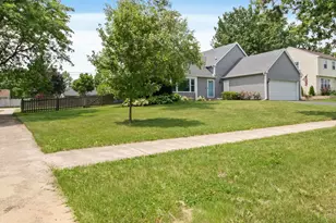 2201 Pontiac Cir, Naperville, IL 60565 - Photo 3