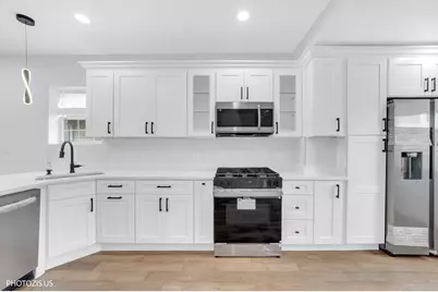 8021 W 45th Street, Lyons, IL 60534 - Photo 9