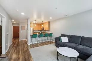 125 N Euclid Ave, Oak Park, IL 60301 - Photo 3