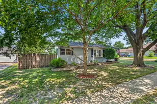 718 E Chestnut St, Monticello, IL 61856 - Photo 3