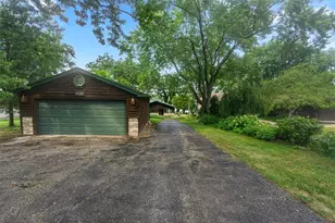4122 W Lake Shore Dr, Wonder Lake, IL 60097 - Photo 3