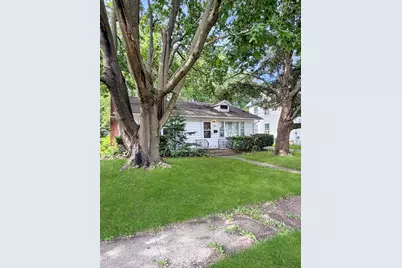 807 E Illinois Street, Freeport, IL 61032 - Photo 1