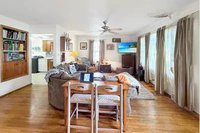 807 E Illinois Street, Freeport, IL 61032 - Photo 9