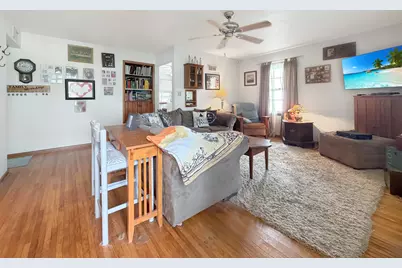 807 E Illinois Street, Freeport, IL 61032 - Photo 5