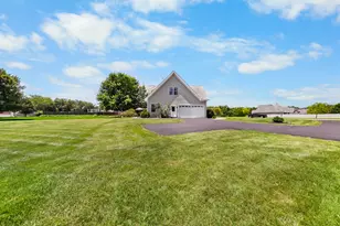 1223 Fox Run Dr, Seneca, IL 61360 - Photo 3