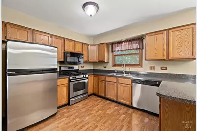 558 Barbary Lane, Woodstock, IL 60098 - Photo 9