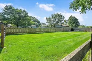 29W255 Lester St, West Chicago, IL 60185 - Photo 25
