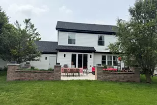 1127 Yorkshire Ave, Sycamore, IL 60178 - Photo 5