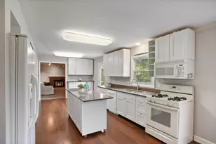 545 Ridgefield Dr, Roselle, IL 60172 - Photo 9