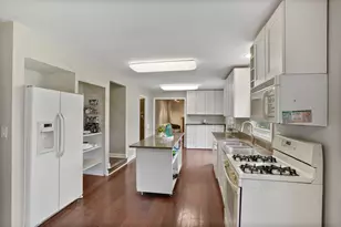 545 Ridgefield Dr, Roselle, IL 60172 - Photo 11