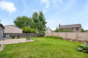 545 Ridgefield Dr, Roselle, IL 60172 - Photo 23
