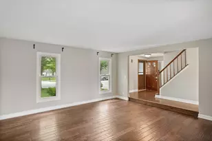 545 Ridgefield Dr, Roselle, IL 60172 - Photo 5