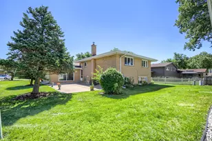 2630 Somerset Dr, Westchester, IL 60154 - Photo 17