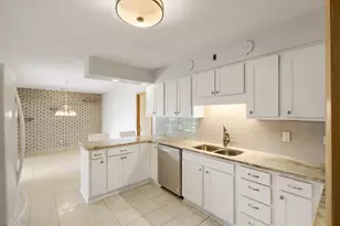 2630 Somerset Dr, Westchester, IL 60154 - Photo 5