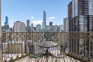 21 E Huron St, Chicago, IL 60611 - Photo 25