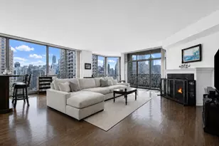 21 E Huron St, Chicago, IL 60611 - Photo 3