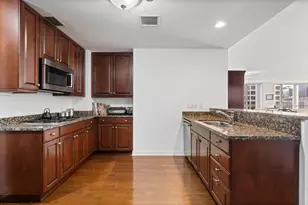 21 E Huron St, Chicago, IL 60611 - Photo 11