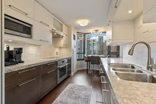 1410 N State St, Chicago, IL 60610 - Photo 11