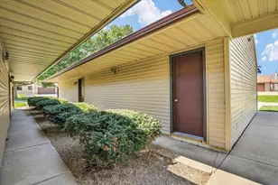 2463 Clayton Blvd, Champaign, IL 61822 - Photo 5