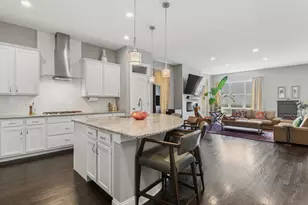 6092 N Sauganash Ave, Chicago, IL 60646 - Photo 3