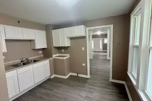 396 S Rosewood Ave, Kankakee, IL 60901 - Photo 5