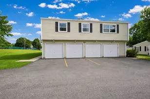 320 Joan Ct, Bartlett, IL 60103 - Photo 3