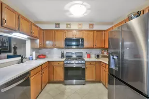 627 N Charter Hall Dr, Palatine, IL 60067 - Photo 11