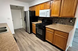 1332 Sandhurst Ln, South Elgin, IL 60177 - Photo 5