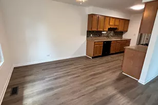 1332 Sandhurst Ln, South Elgin, IL 60177 - Photo 3