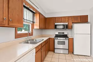2494 Forest View Rd, Lindenhurst, IL 60046 - Photo 9