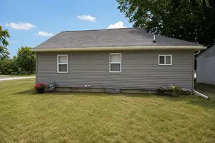 1820 W 9th St, Dixon, IL 61021 - Photo 3