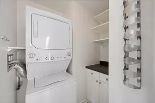 200 W Grand Ave, Chicago, IL 60654 - Photo 21