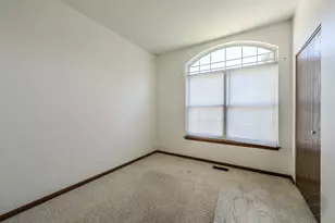 204 Magnolia Dr, North Aurora, IL 60542 - Photo 7