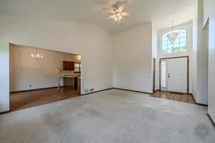 204 Magnolia Dr, North Aurora, IL 60542 - Photo 3