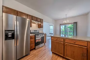 204 Magnolia Dr, North Aurora, IL 60542 - Photo 5