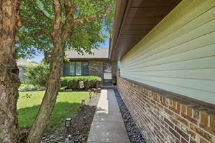 531 W Oak St, Coal City, IL 60416 - Photo 3