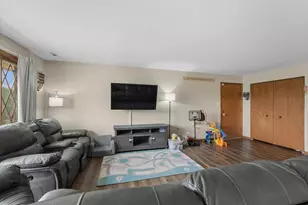 10704 Kilpatrick Ave, Oak Lawn, IL 60453 - Photo 3