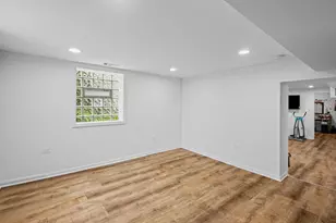 8523 S Colfax Ave, Chicago, IL 60617 - Photo 19